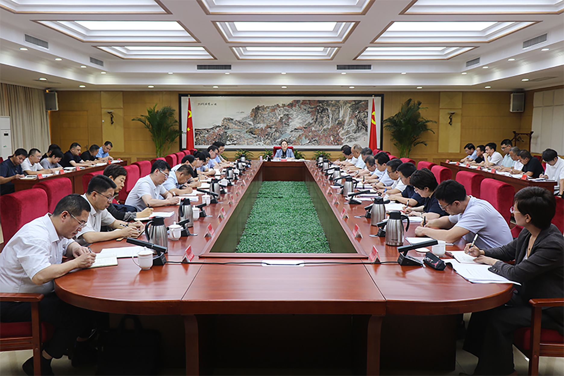 全市組織系統(tǒng)深入貫徹中央八項規(guī)定精神學(xué)習(xí)教育推進(jìn)會召開